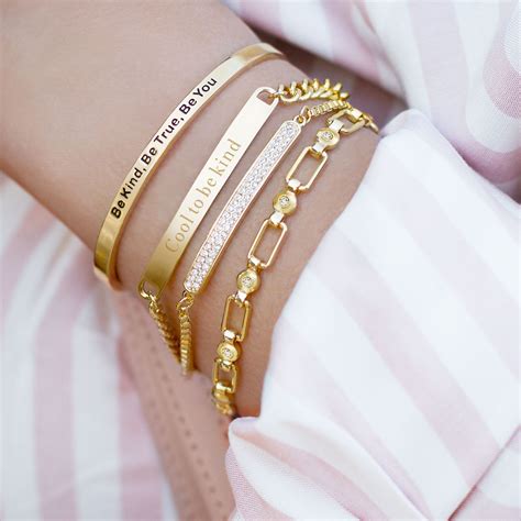 Women's Fashion Bracelets .